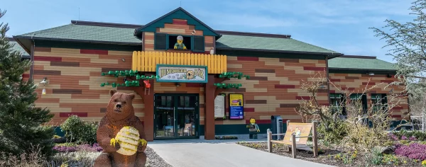 Eingang Legoland Restaurant Hungriger Bär in Günzburg